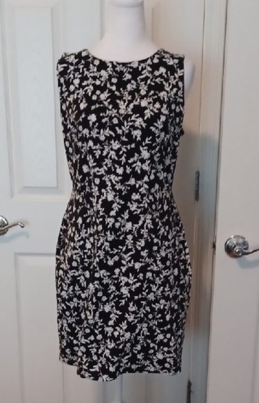 💙🌺Floral Black and White Dress🎉 - Picture 12 of 12